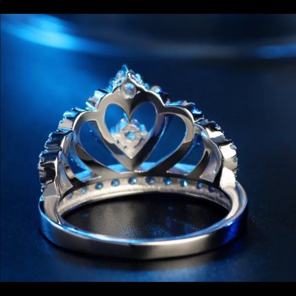 New Silver Crystal Heart Crown Zircon Ring - Picture 4 of 4